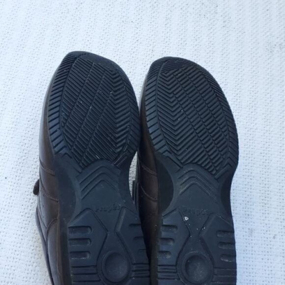 Propet Sz. 9.5 Brown Hook Adjustable Closure Walking Shoe - Picture 13 of 13